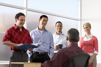 經濟衰退讓老板和員工走得更近