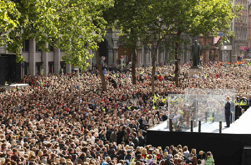 US President Barack Obama and first lady Michella Obama in Britain and Ireland