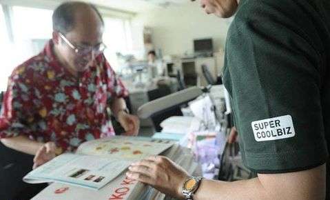 日本職員穿花衫 清涼節能