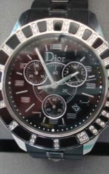 為湊經(jīng)費(fèi) 英國防部廉價甩賣直升機(jī)、航母