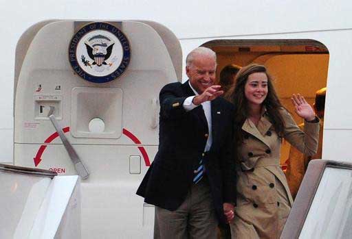 美副總統拜登訪華 “最幸運孫女”搶鏡