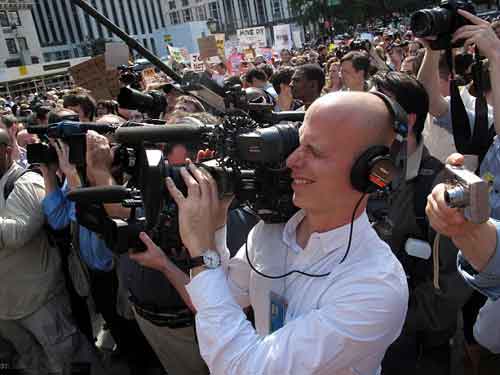 “占領華爾街”示威者轉戰(zhàn)富豪大宅