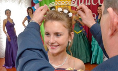 俄監獄辦選美大賽迎“婦女節”