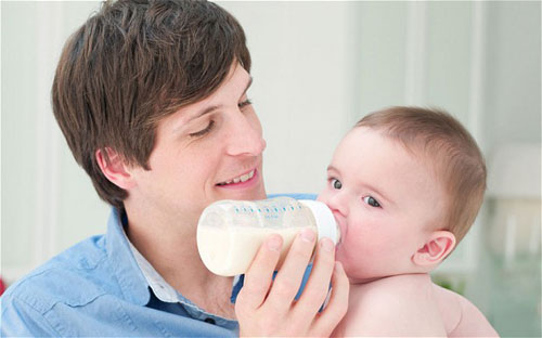 英經濟蕭條致家庭煮夫數(shù)量超主婦