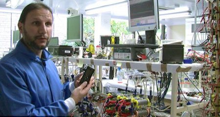 英國科學家首次成功用尿液給手機供電