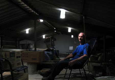 水瓶燈泡:塑料瓶裝水照亮你的家