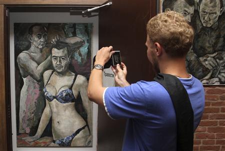 俄警方沒收普京身穿女士內衣畫像