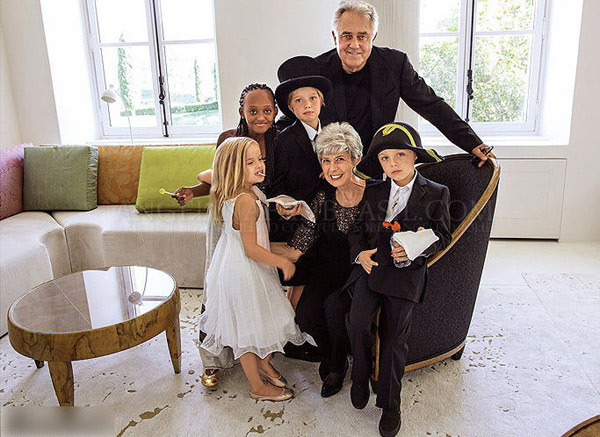 朱莉皮特大婚現場圖曝光　一家八口親密合影（組圖）