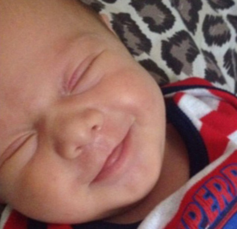 英國(guó)最快樂寶寶：打娘胎起就“笑口常開”