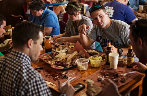 什么是“飯桌金融”?