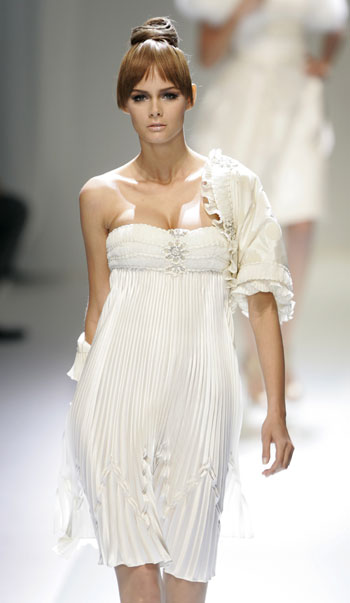 Models present creations of Valention Spring-Summer 2007 collection