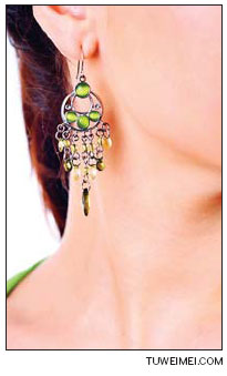 Itching to wear jewelry? Think again