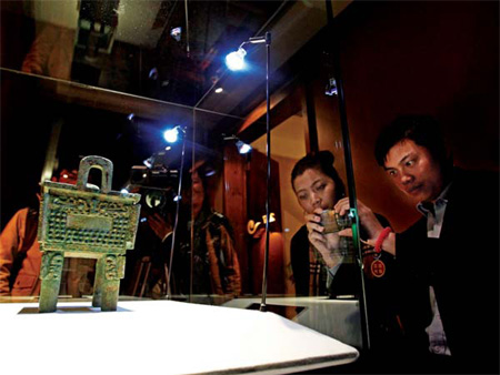 For investors, glamorous bounty lies in looted treasures