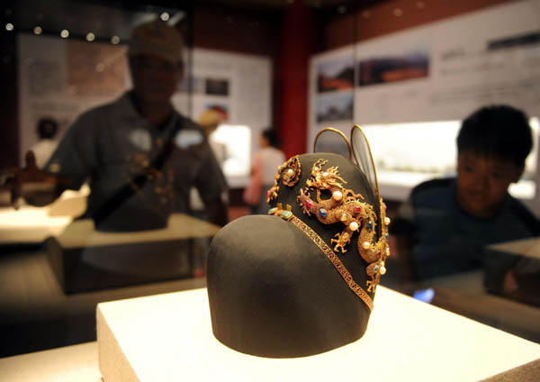 Ming relics exhibited in Beijing