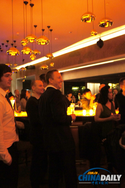 炫酷酒吧八年華誕