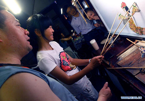 Shadow play staged in Chengdu