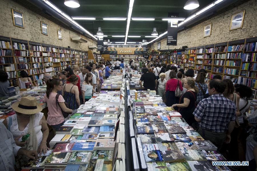 Residents visit a bookstore during the 6th Night of the Libraries event, in Buenos Aires, capital of Argentina, on Dec. 15, 2012. 6th Night of the Libraries event held in Buenos Aires