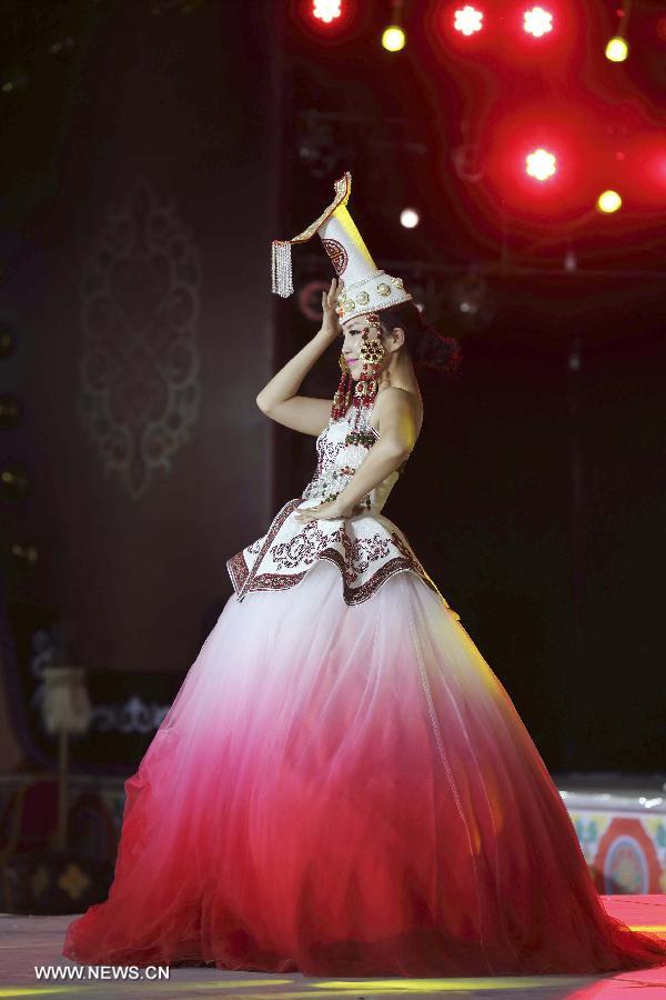 China Mongolian ethnic costume arts festival