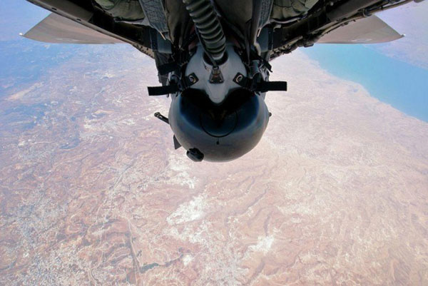 Pilots' selfies go viral online