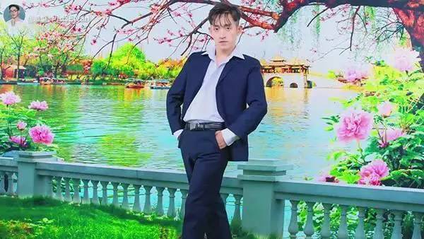 Skilled stylist highlights Chinese portrait photography over past 100 years