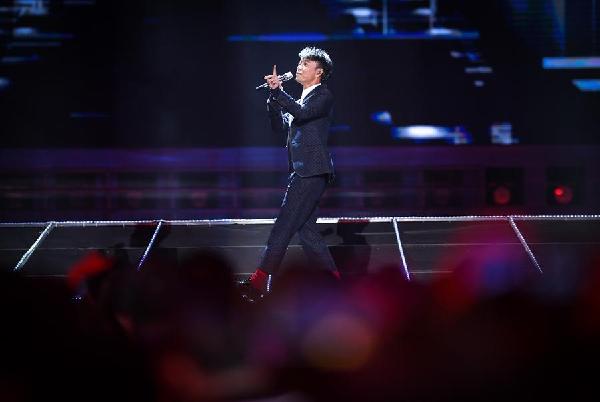 Stars collect Golden Deer Awards