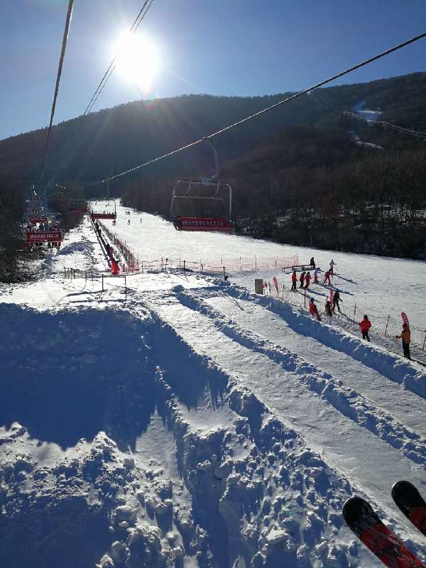 Beidahu Ski Resort attracts snow lovers