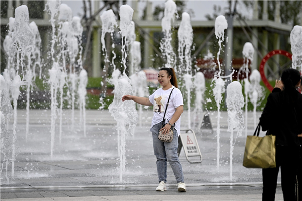Jilin's Hailong Lake Park becomes major tourist attraction