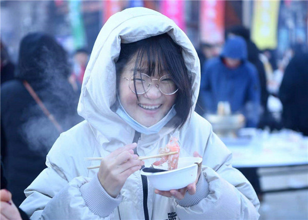Ginseng hot pot feast draws crowds in Jilin