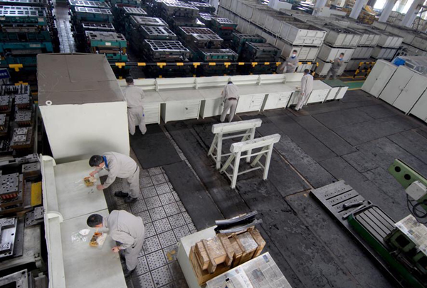 Nation's leading truck maker resumes production