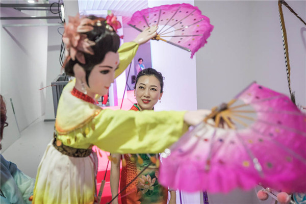 人在世博丨“翻作花間舞 偶旋扇底風”