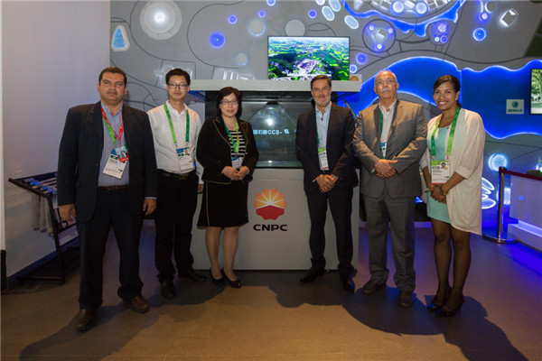 委內(nèi)瑞拉副外長(zhǎng)普拉森西亞參觀中國(guó)館