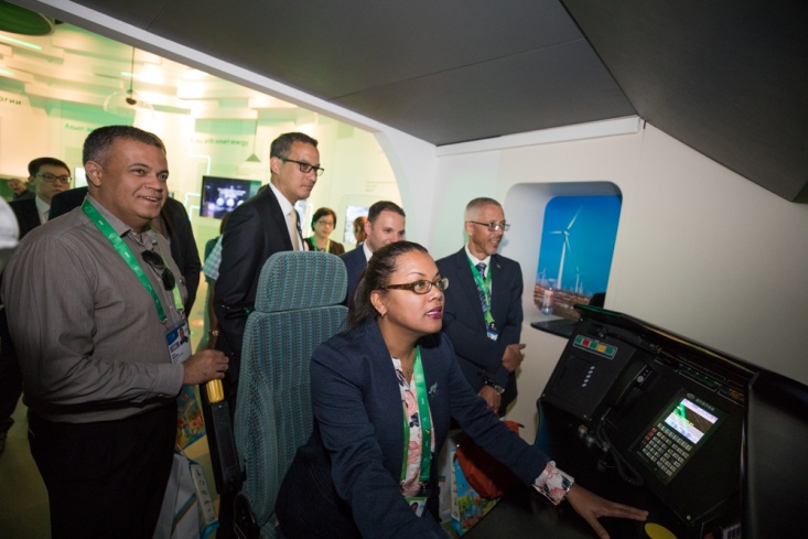 巴巴多斯工業(yè)部部長、圭亞那商務(wù)部部長等參觀中國館