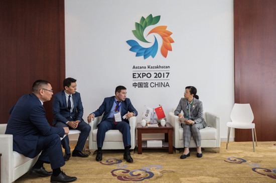 中國館政府副代表、館長舒寰會見國際哈薩克斯坦—中國投資貿易促進委員會董事長
