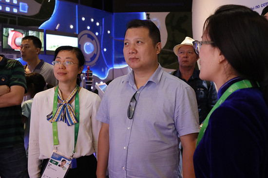 阿拉木圖總領事館副總領事參觀中國館：感受“智慧能源的一天”