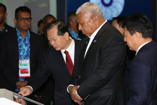 斐濟總理姆拜尼馬拉馬參觀中國館：期待合作新機遇