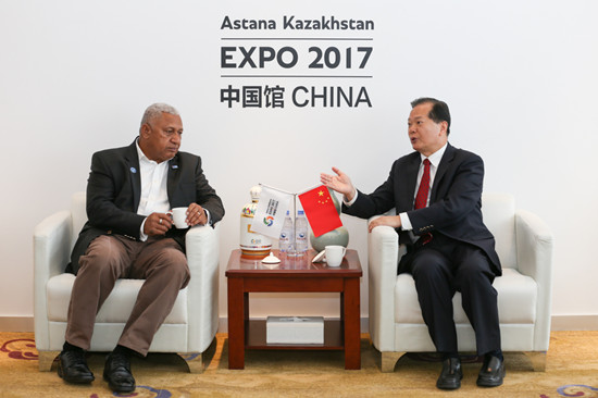 斐濟總理姆拜尼馬拉馬參觀中國館：期待合作新機遇