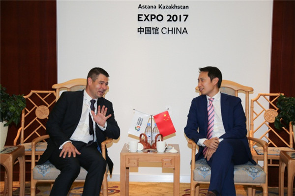 捷克工商部部長吉里•哈弗里賽克參觀中國館：中國日益展現(xiàn)負責任大國形象，新能源技術將受益全球