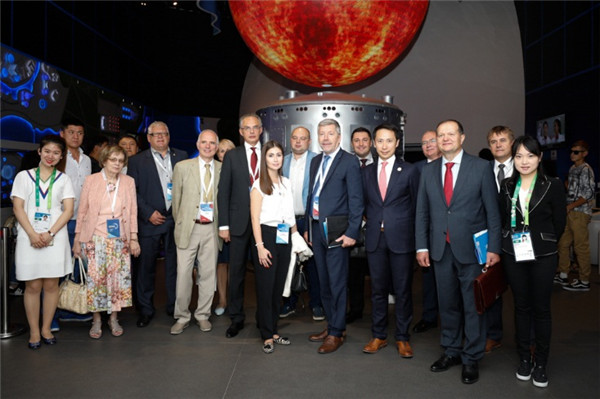 國際道路運輸聯盟主席克里斯汀•拉博爾特到訪中國館：積極推動“一帶一路”的落實