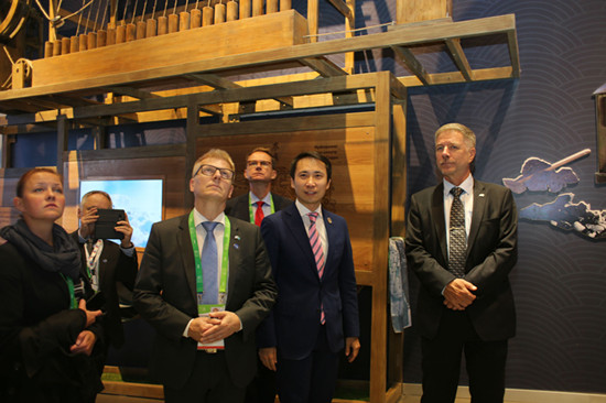 芬蘭農業部部長一行參觀中國館：小故事 大意義！