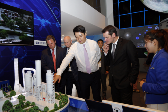 瑞士日內瓦州輪值州長、國務委員參觀中國館