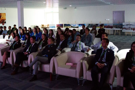 中國館臨時黨委組織全體同志集體觀看警示教育片《警鐘》