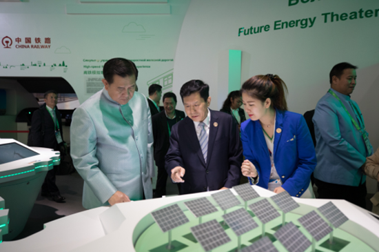 泰國副總理塔納薩·巴迪瑪巴功參觀中國館:“從未有過的奇妙感覺”