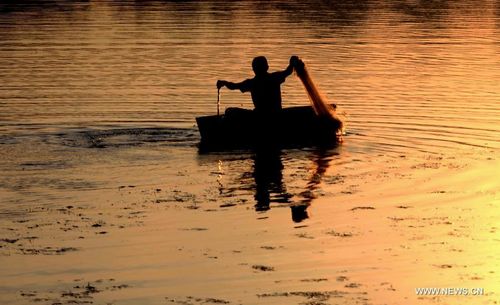 Fishmen in Hengjiang River