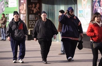 To shed pounds, three Americans head to China