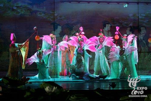 Sun and Moon in Daming Palace