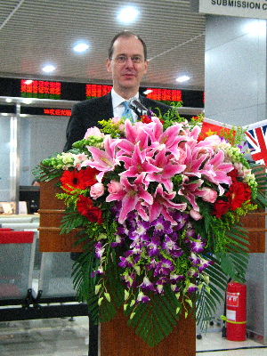 英國新簽證中心正式運營 大使回應留英熱點話題