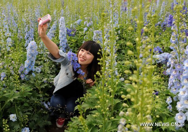 Visitors tour Int'l Horticultural Expo