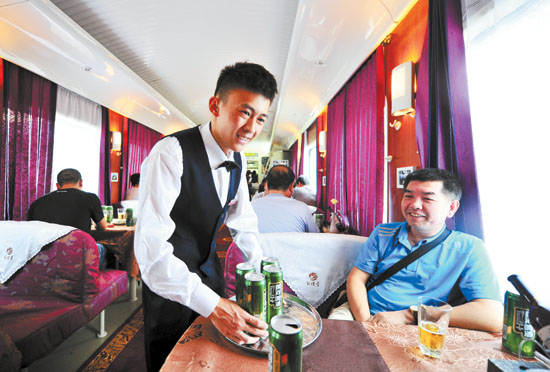 Dunhuang tourism train begins operation