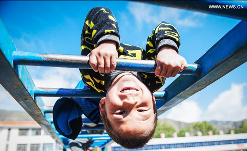 School life of pupils in NW China's Gansu