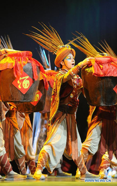 Dancers perform show about tradition of Miao, Dong ethnic groups